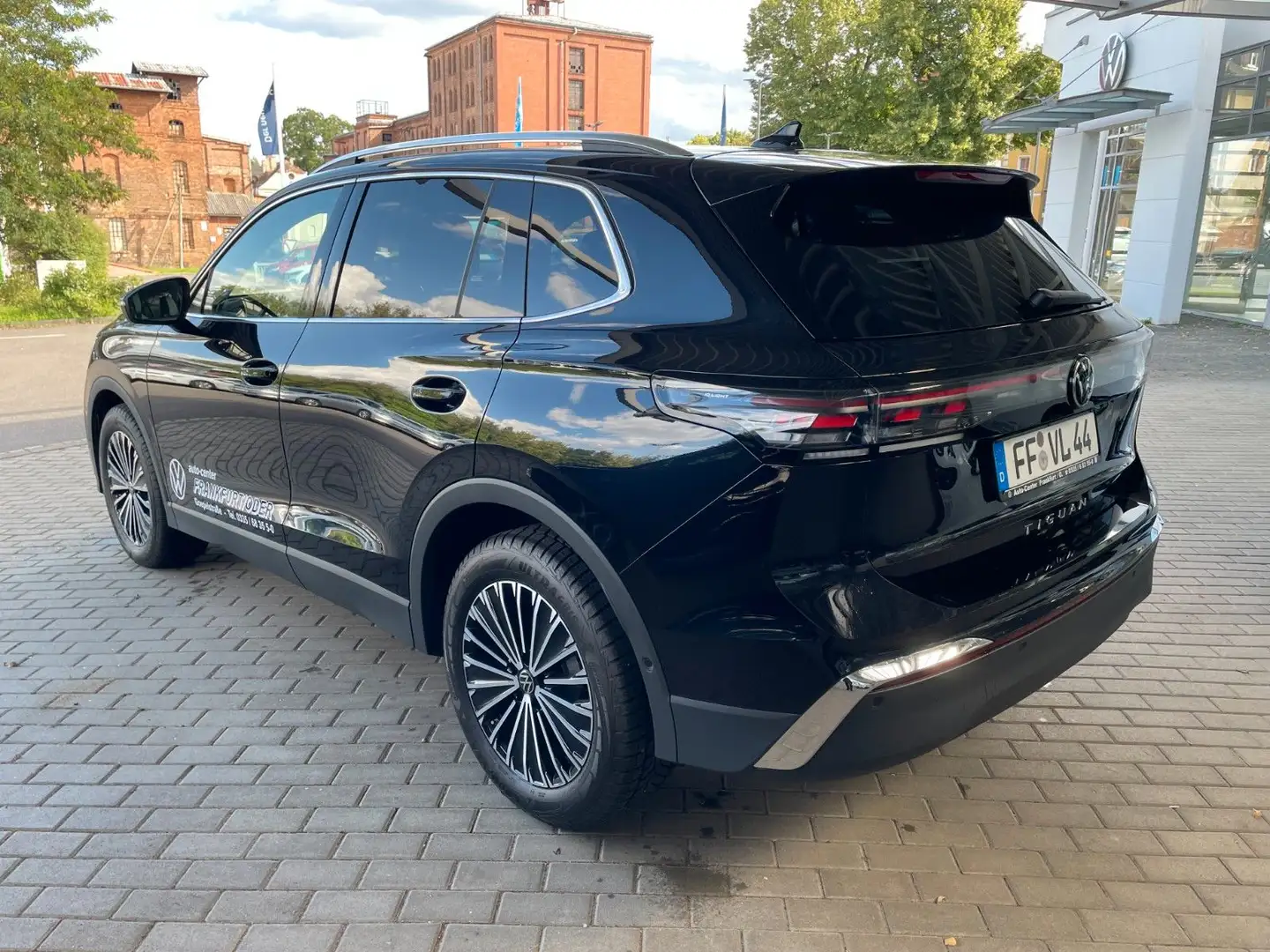 Volkswagen Tiguan 2.0 TDI SCR DSG Elegance Schwarz - 2