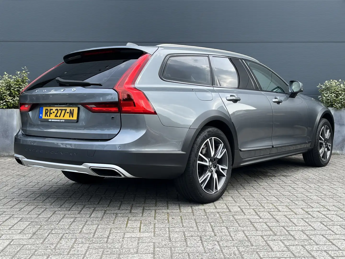 Volvo V90 Cross Country D4 Pro | Apple Carplay/Android Auto|telefoonintegr Grijs - 2