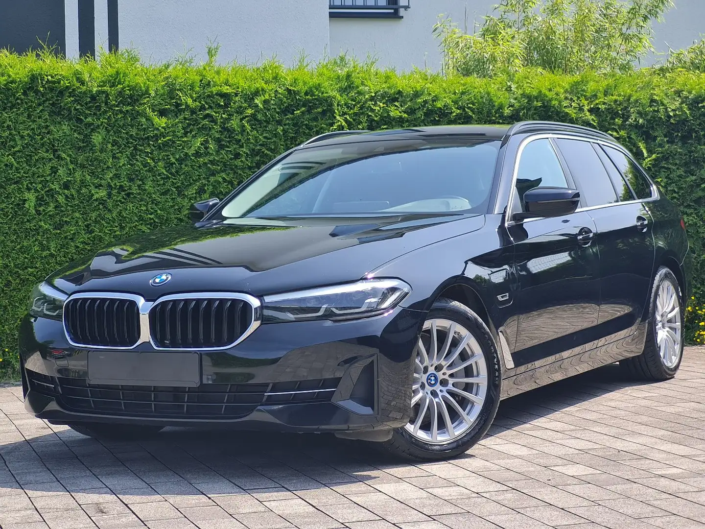 BMW 530 e Touring Noir - 1