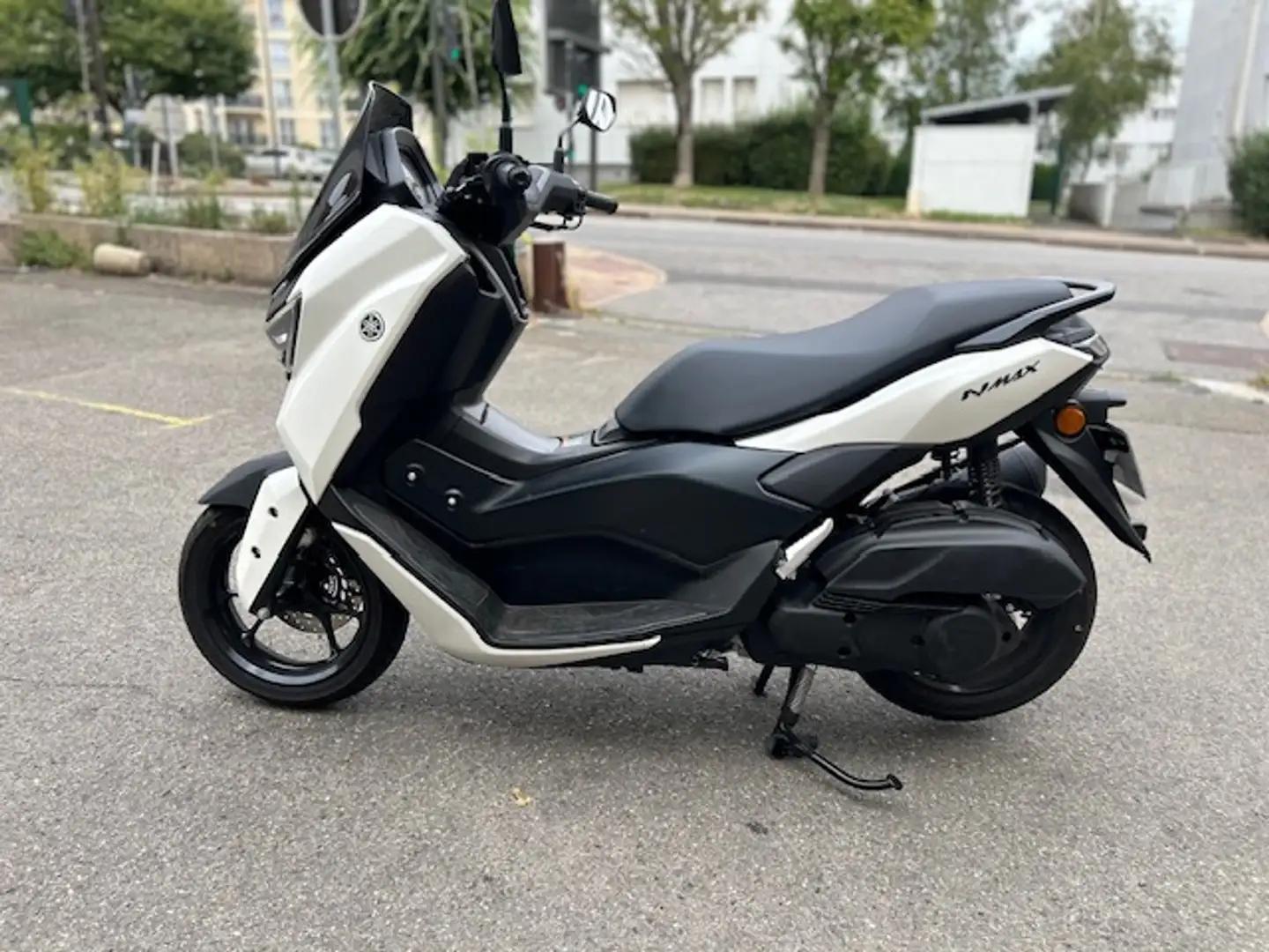 Yamaha NMAX Alb - 2