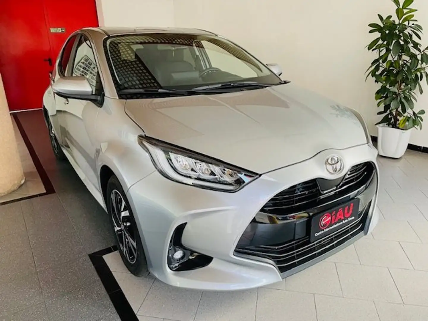 Toyota Yaris 1.5 Hybrid TREND Argento - 2