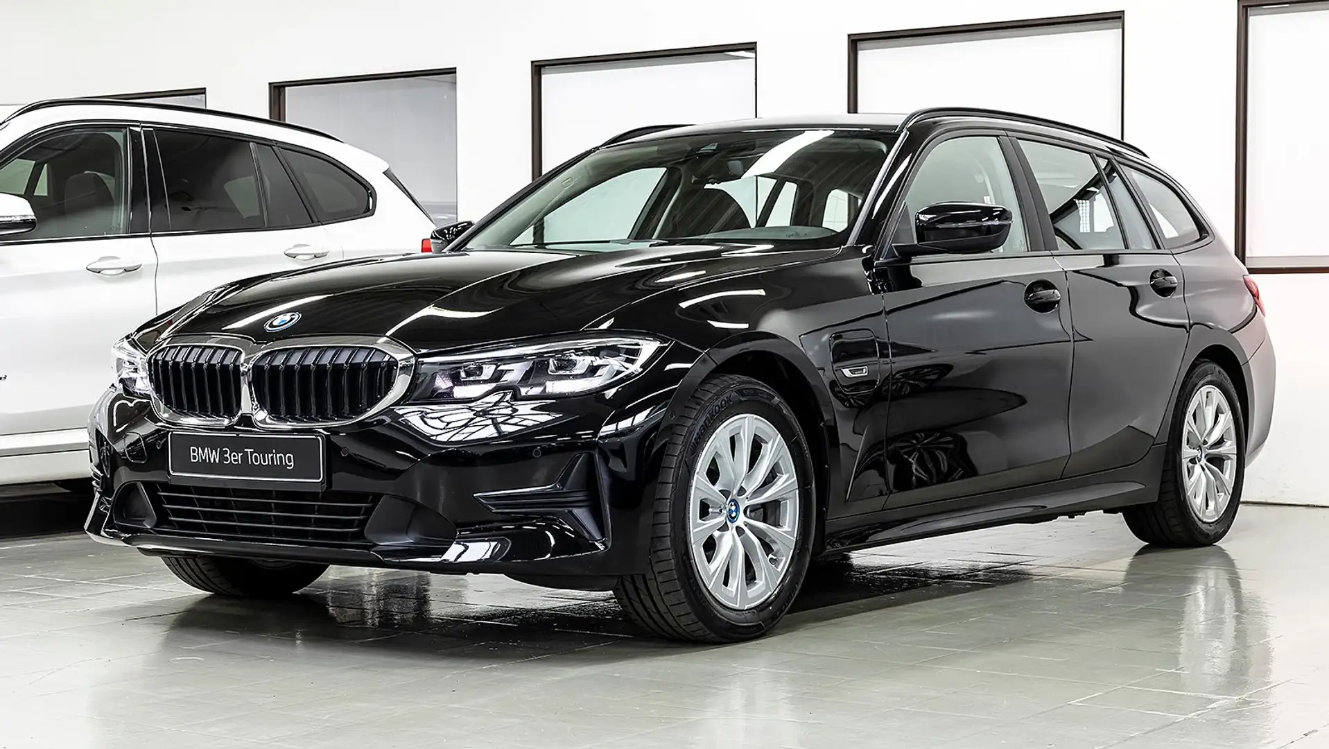 BMW 320 eT LED LCP AG+ TEMP SHZ SH PDC CAR-PLAY DAB 17" Schwarz - 1