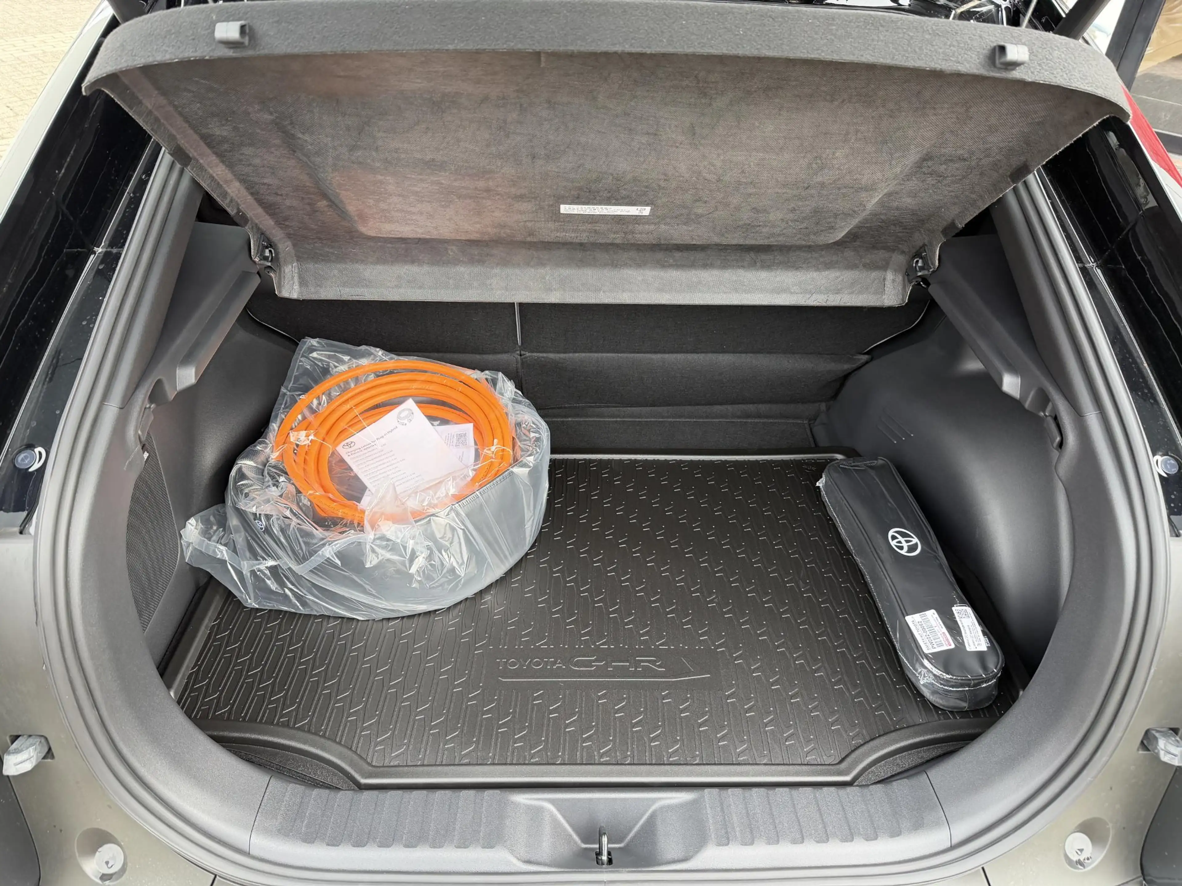 Toyota C-HR+ Executive AWD 77 kWh — photo 10