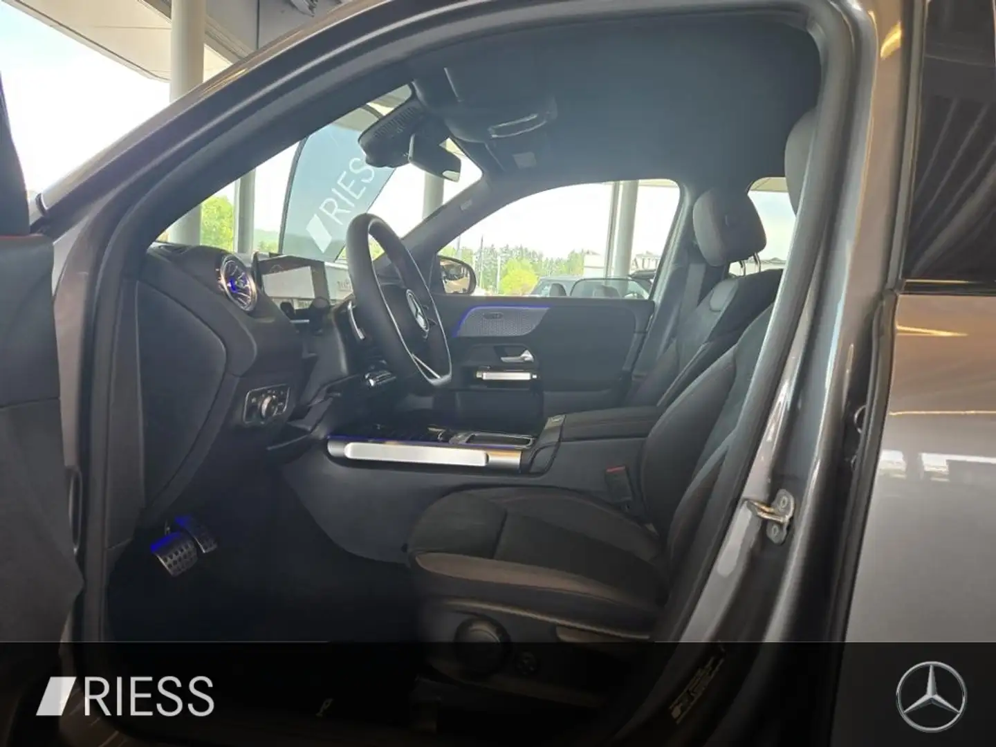 Mercedes-Benz GLB 200 d AMG+AHK+KAMERA+HANDS-FREE-ACCESS+19"+ Grau - 2