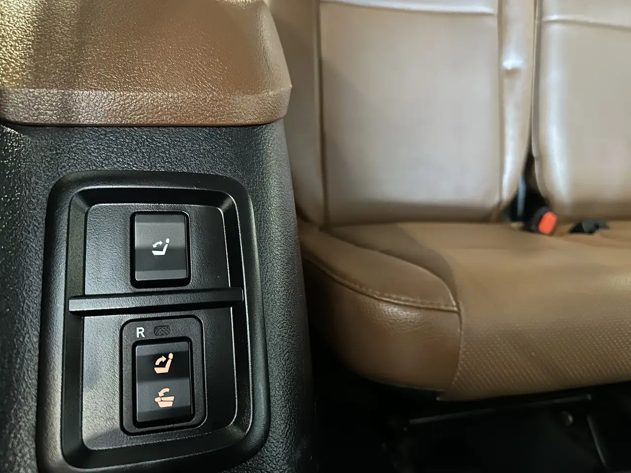 Toyota Sequoia снимка Toyota Sequoia
