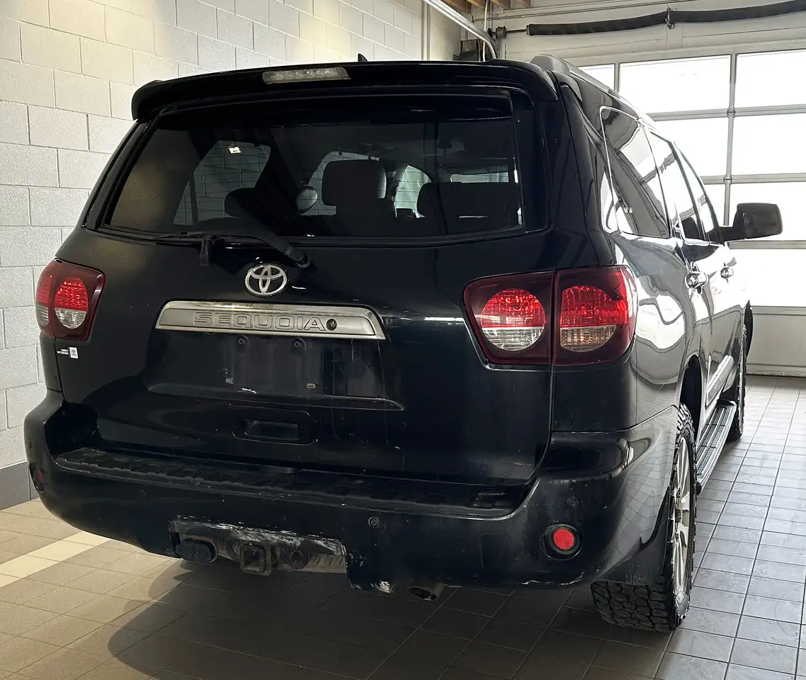 Toyota Sequoia снимка Toyota Sequoia