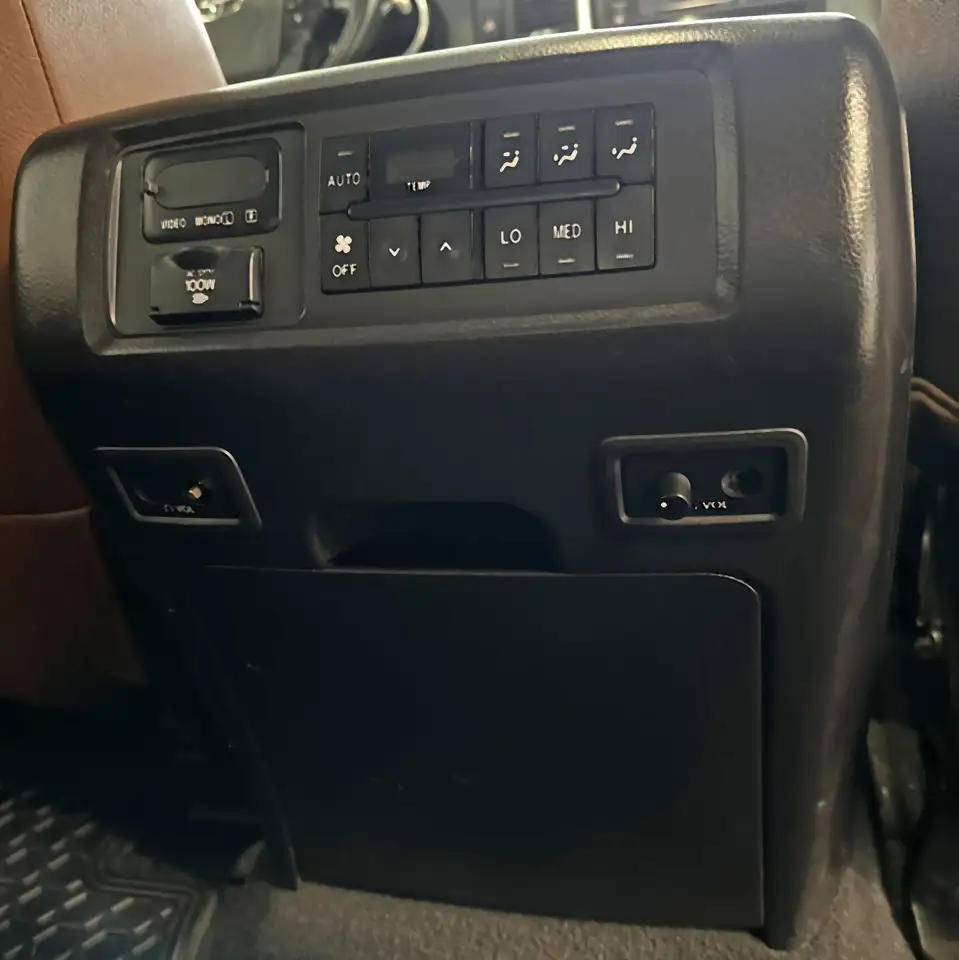 Toyota Sequoia снимка Toyota Sequoia