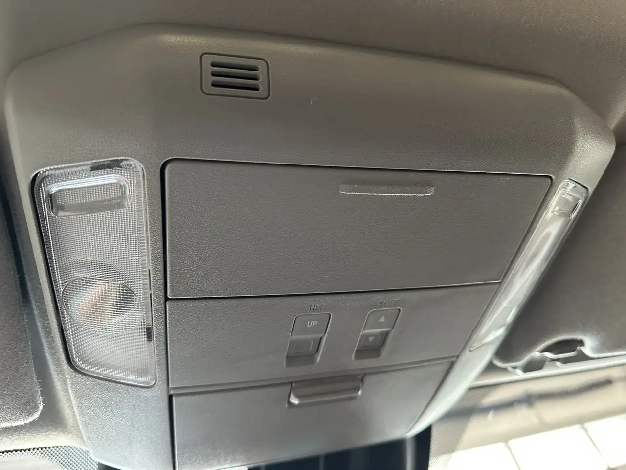 Toyota Sequoia снимка Toyota Sequoia