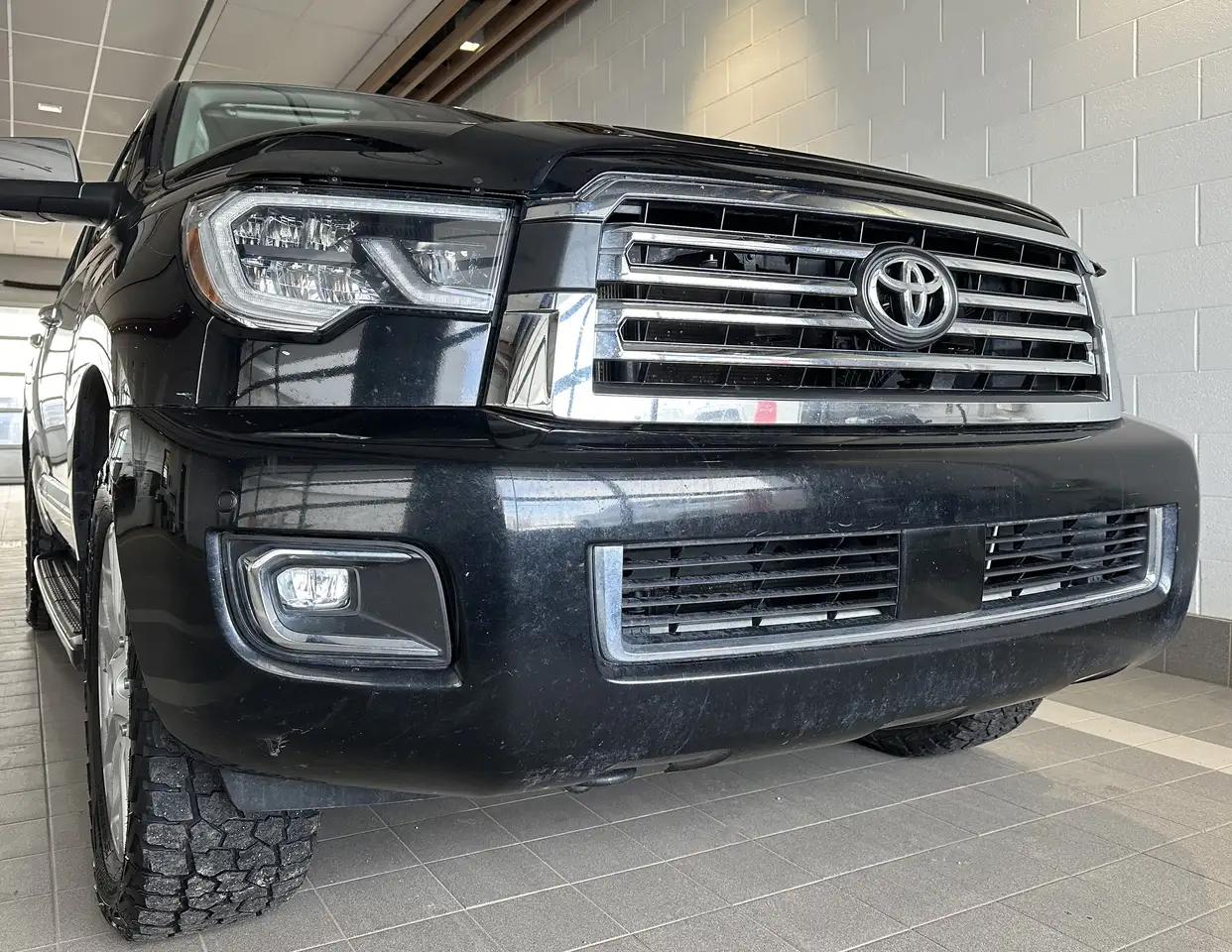 Toyota Sequoia снимка Toyota Sequoia