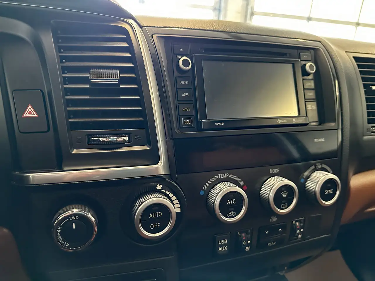 Toyota Sequoia снимка Toyota Sequoia