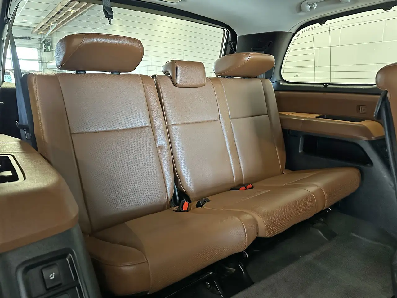 Toyota Sequoia снимка Toyota Sequoia
