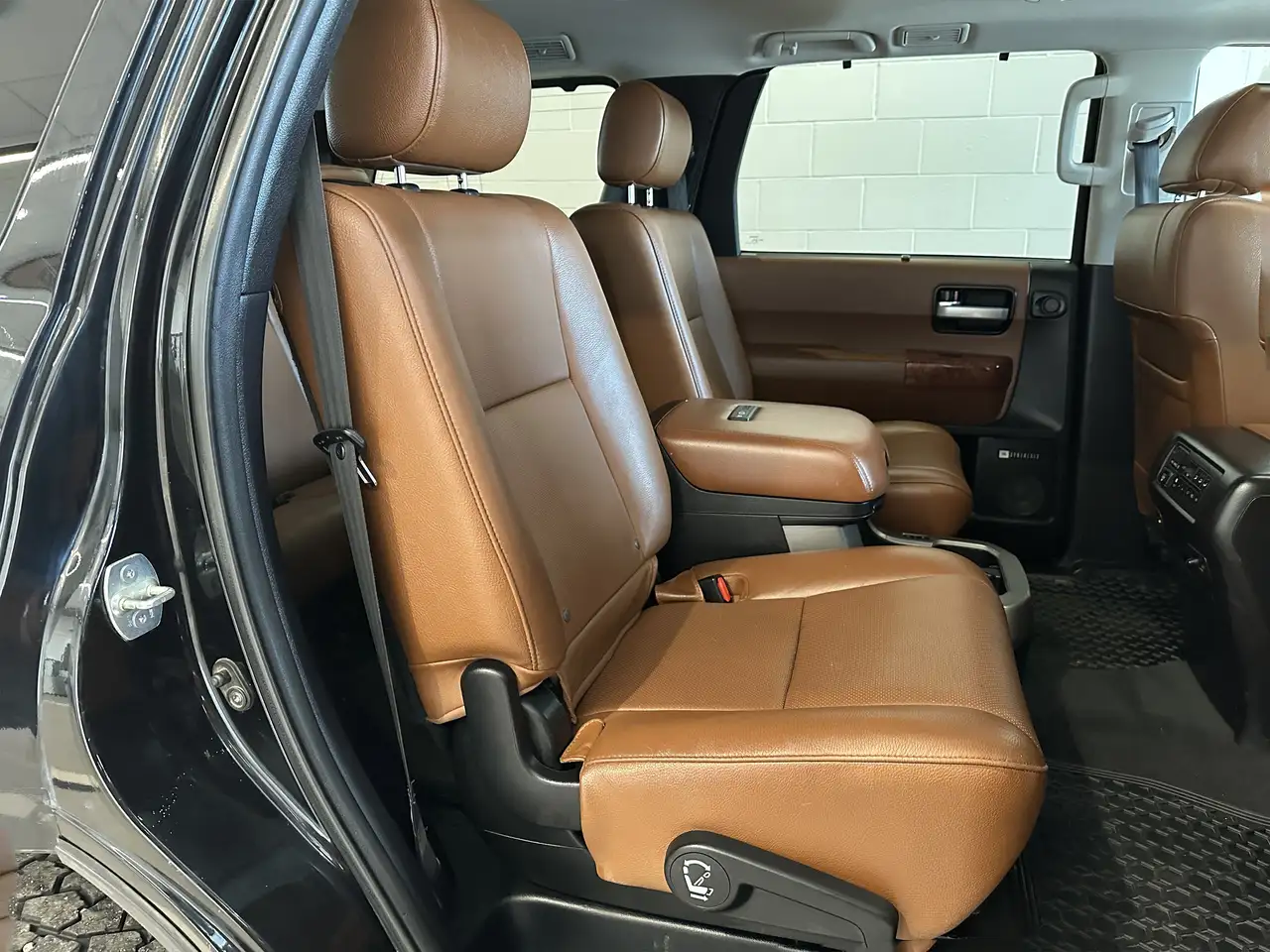 Toyota Sequoia снимка Toyota Sequoia