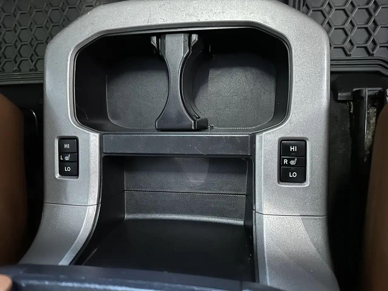 Toyota Sequoia снимка Toyota Sequoia