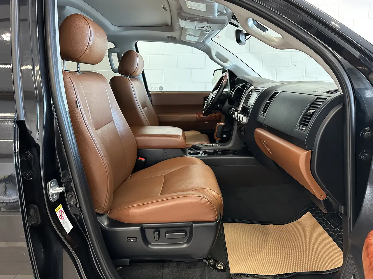 Toyota Sequoia снимка Toyota Sequoia