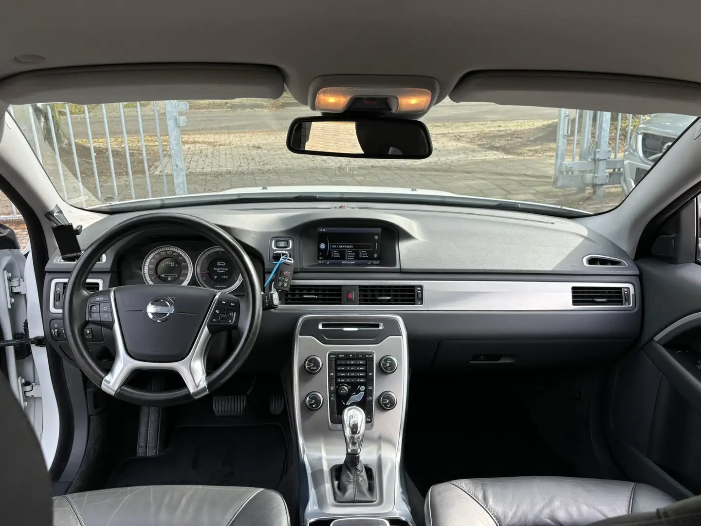 Volvo V70 2.0 T5 213pk 5 Cilinder! Xenon Fehér - 2