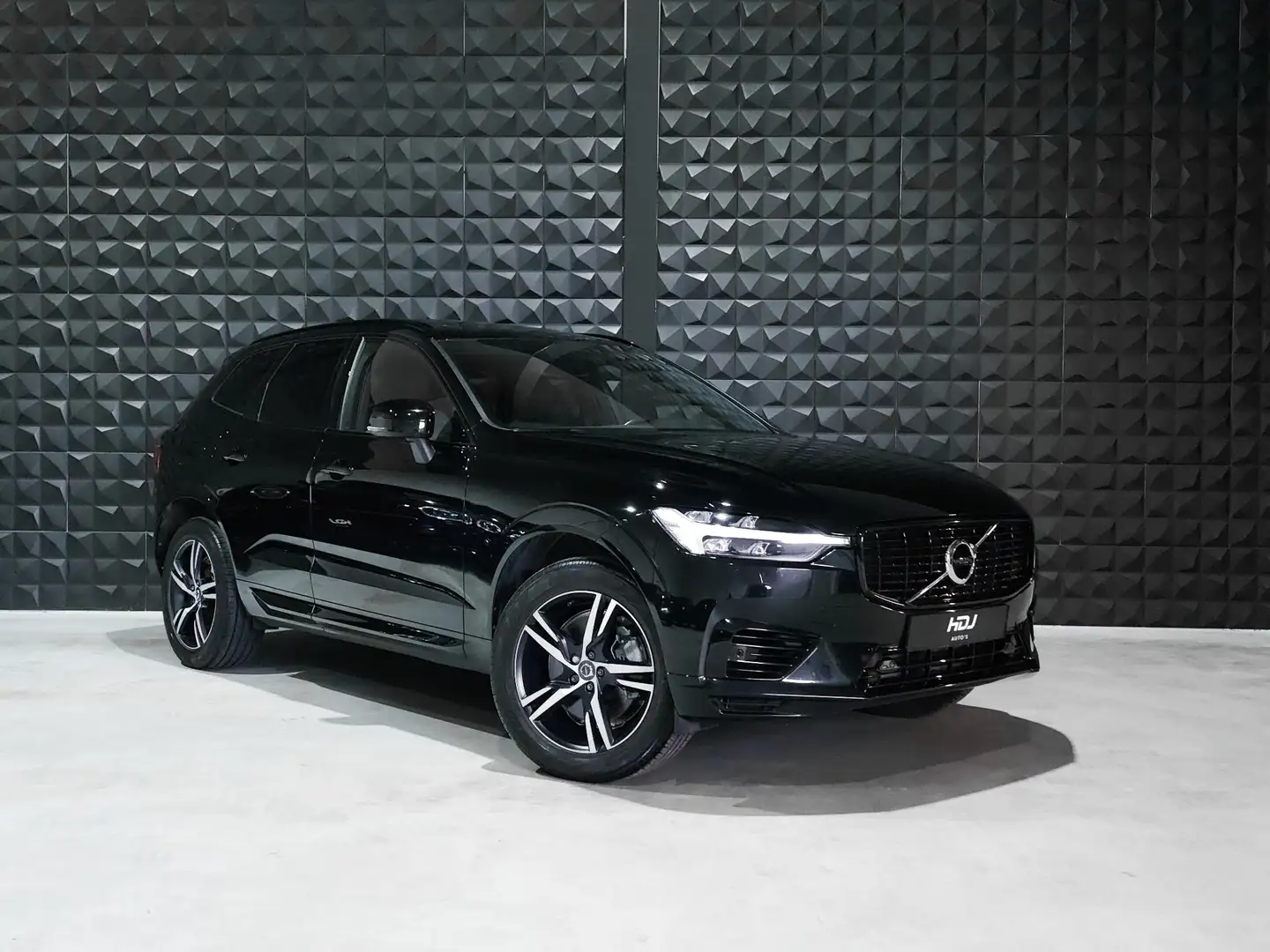 Volvo XC60 2.0 Recharge T6 AWD R-Design | Pano | H&K | BLIS | Noir - 1