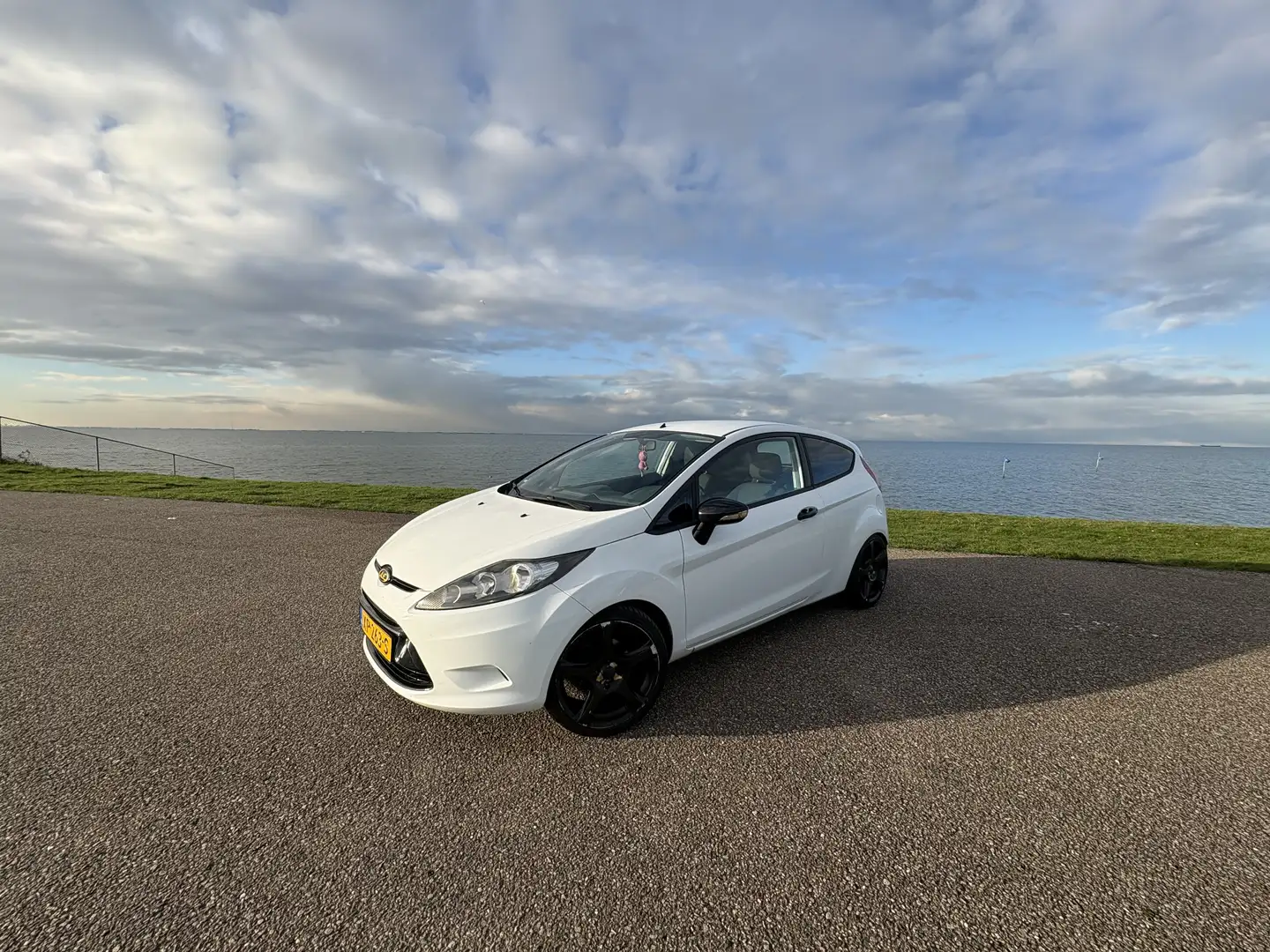 Ford Fiesta 1.25 Trend White - 1