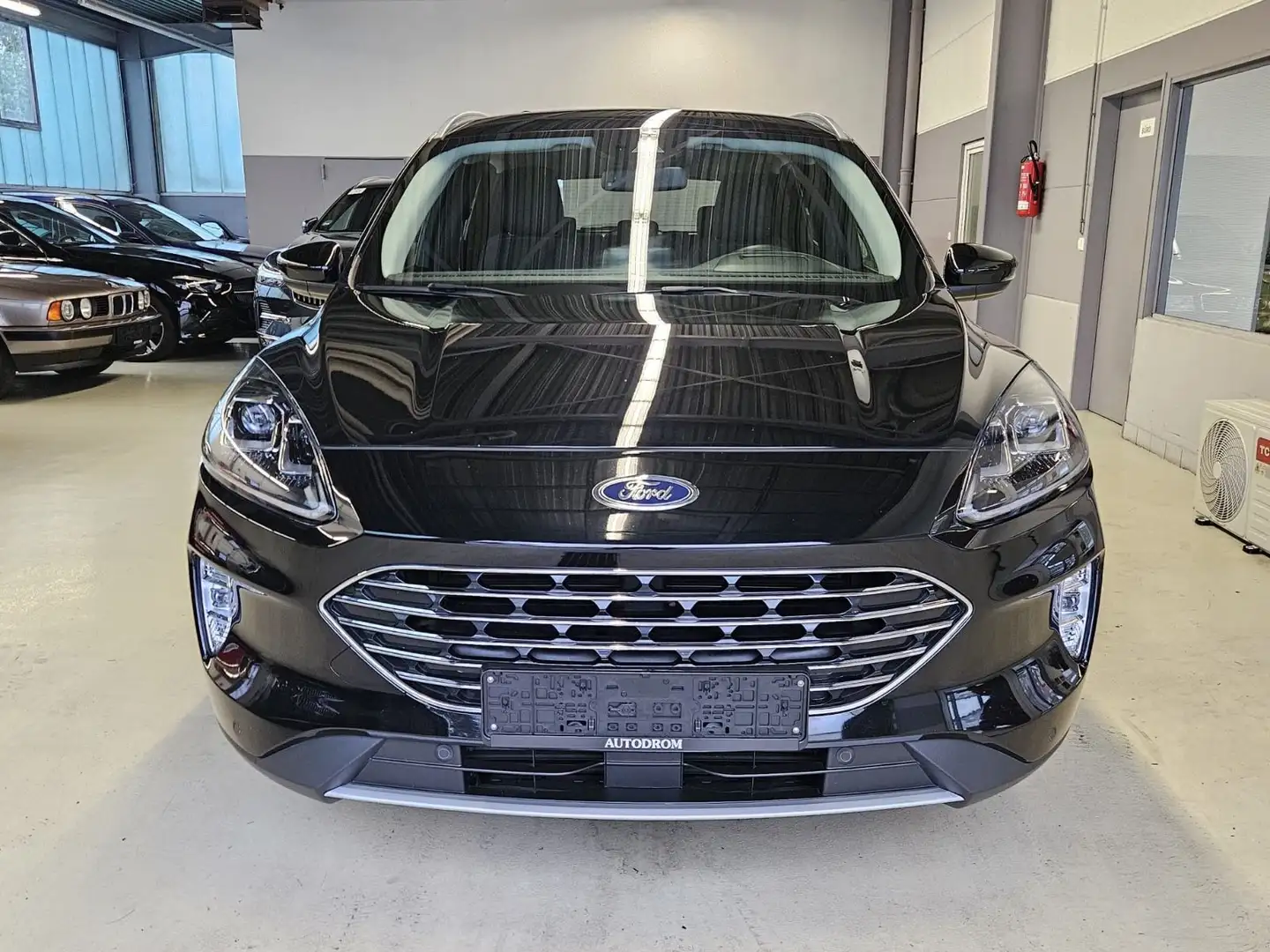 Ford Kuga Titanium 1.5 EcoBlue T +Navi+Kamera+Head-Up Schwarz - 2
