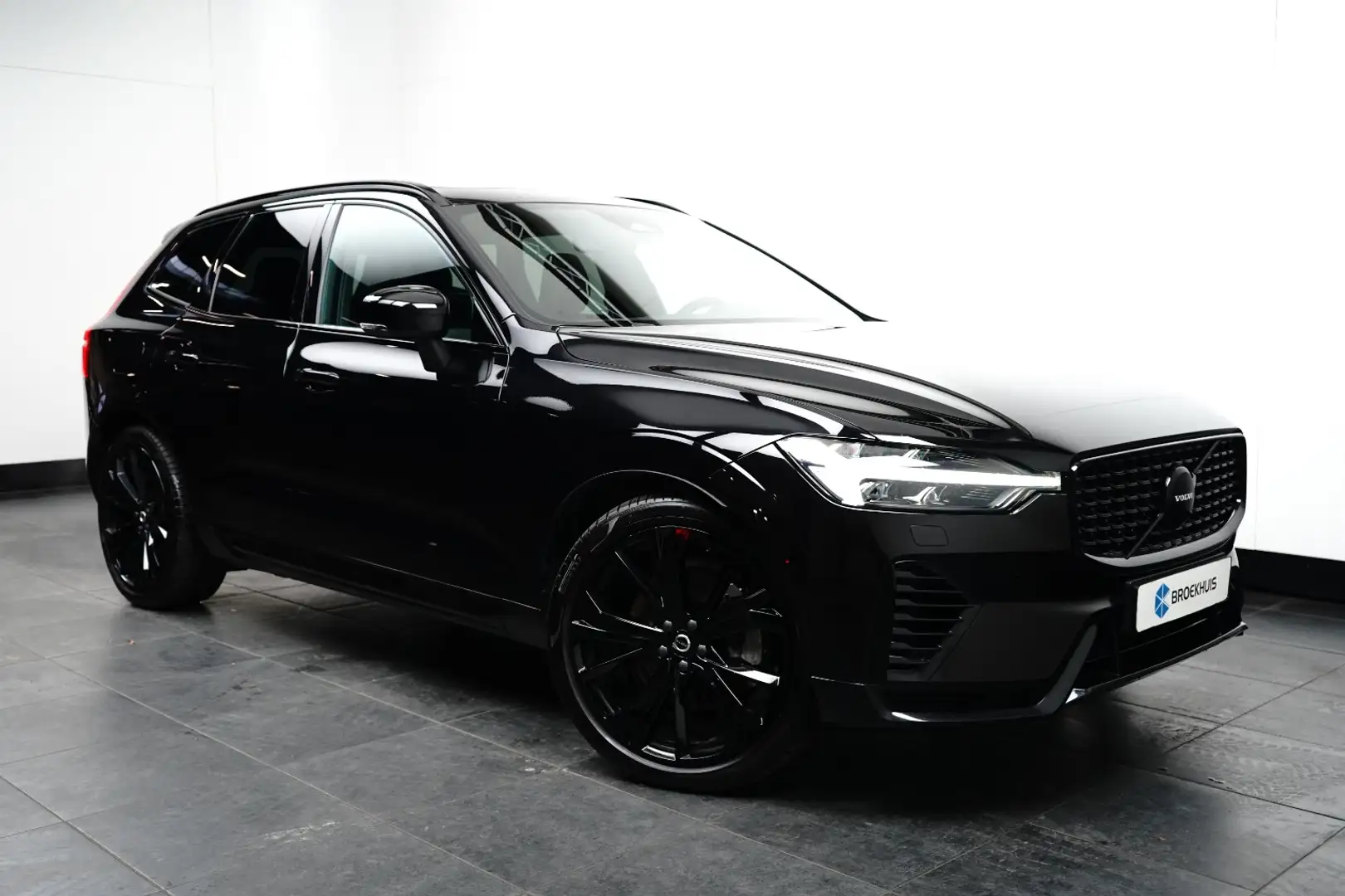 Volvo XC60 2.0 T6 Plug-in hybrid AWD Plus Black Edition | Pan Noir - 2