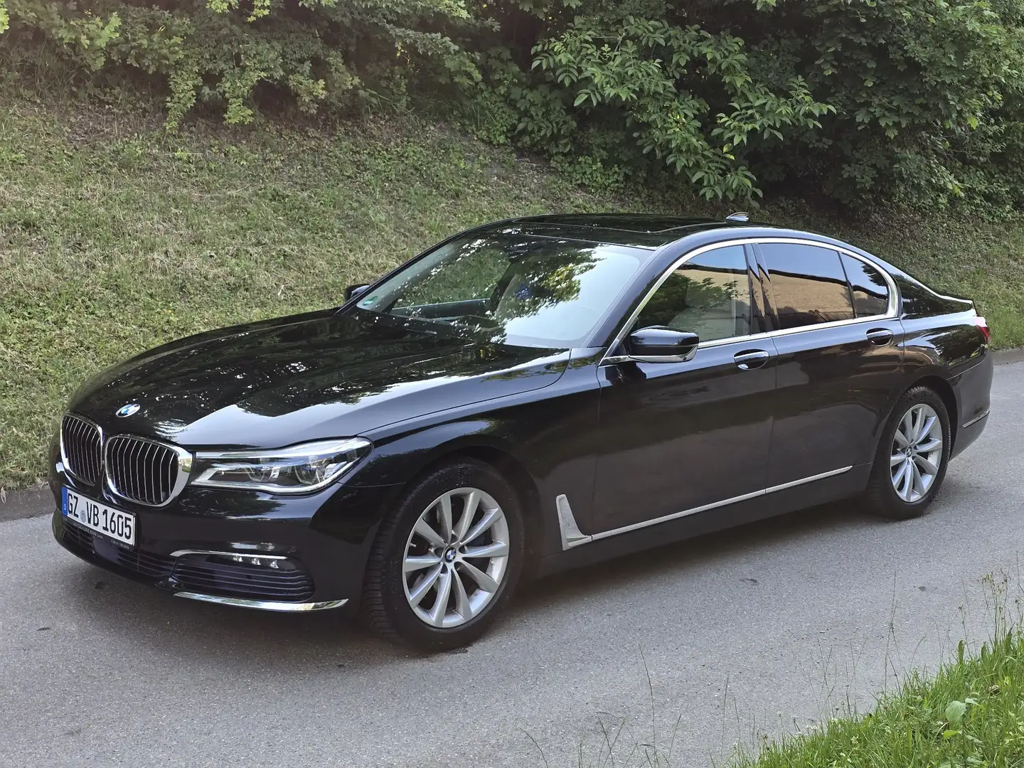 BMW 740 740Ld xDrive Schwarz - 2