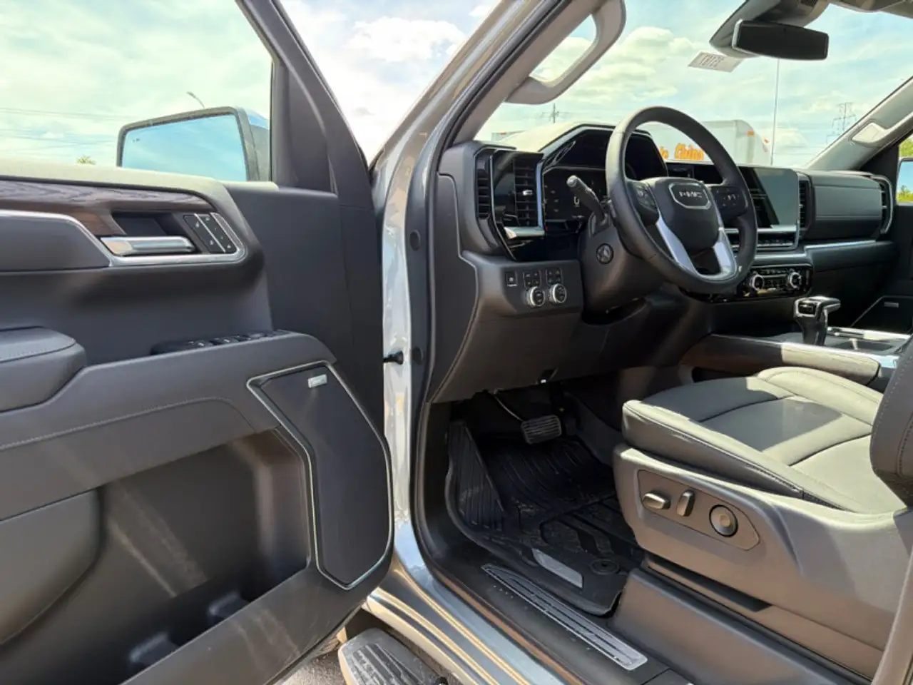 GMC Sierra 1500 снимка GMC Sierra 1500