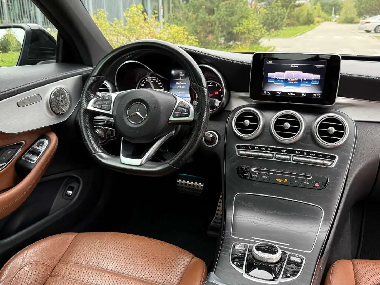 Mercedes-Benz C 250 // AMG-Line // Panorama // Garantie Schwarz - 2