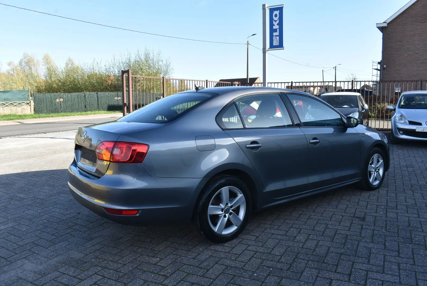 Volkswagen Jetta 2.0 CR TDi Comfortline DSG Airco/GPS*12M GARANTIE* Gris - 2