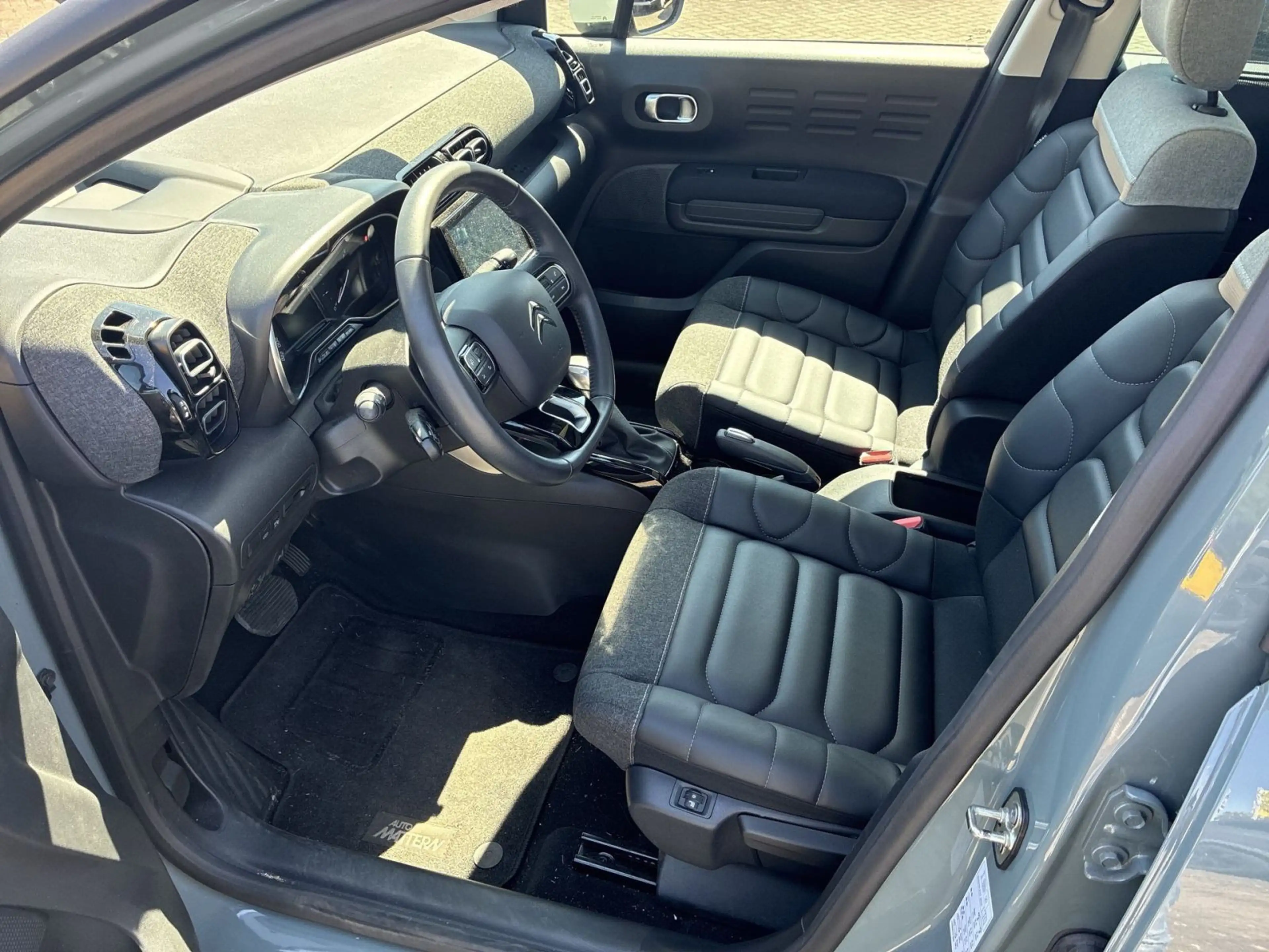 Citroen C3 Aircross 1.2 PureTech 130 Shine Pack S&S — photo 12