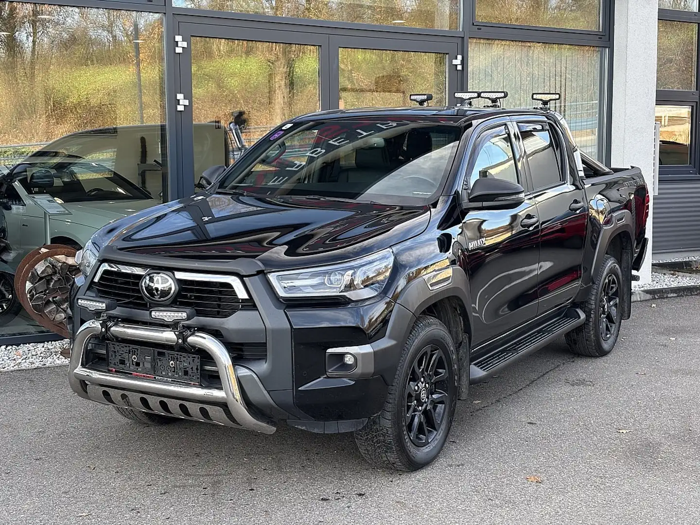 Toyota Hilux DK Invincible 4WD 2,8 D-4D Schwarz - 2
