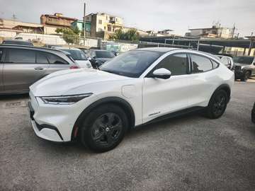 standard range Premium awd 269cv auto 4x4