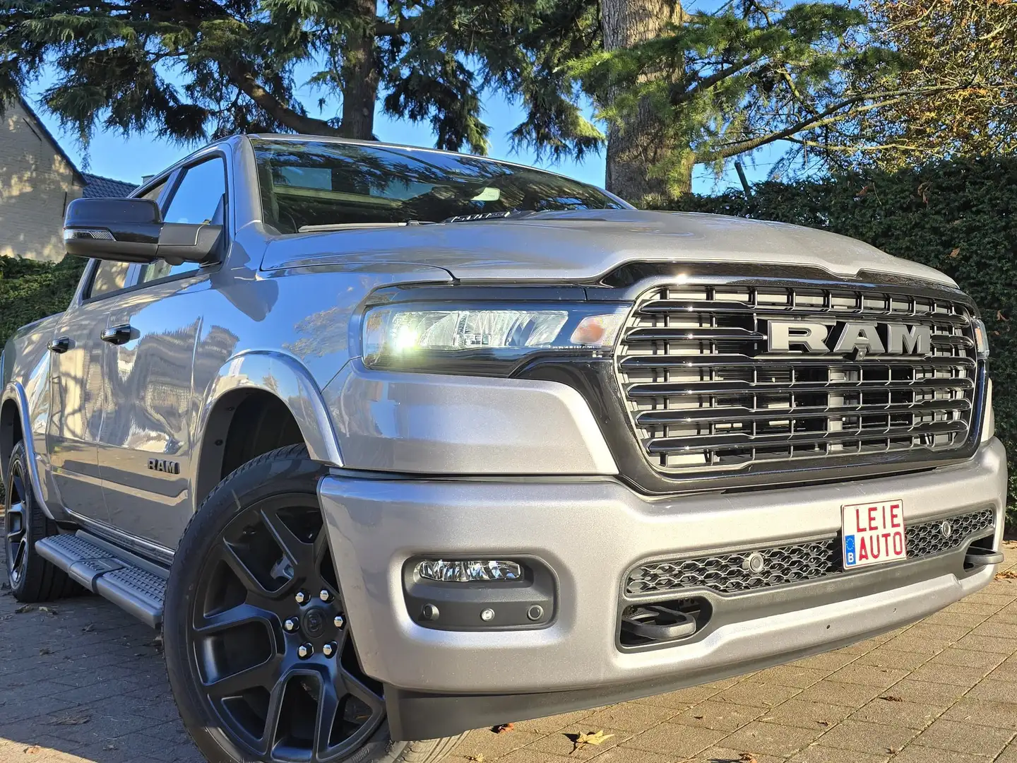 Dodge RAM Model 2025 Laramie Night € 68.900 ,- excl btw Plateado - 2
