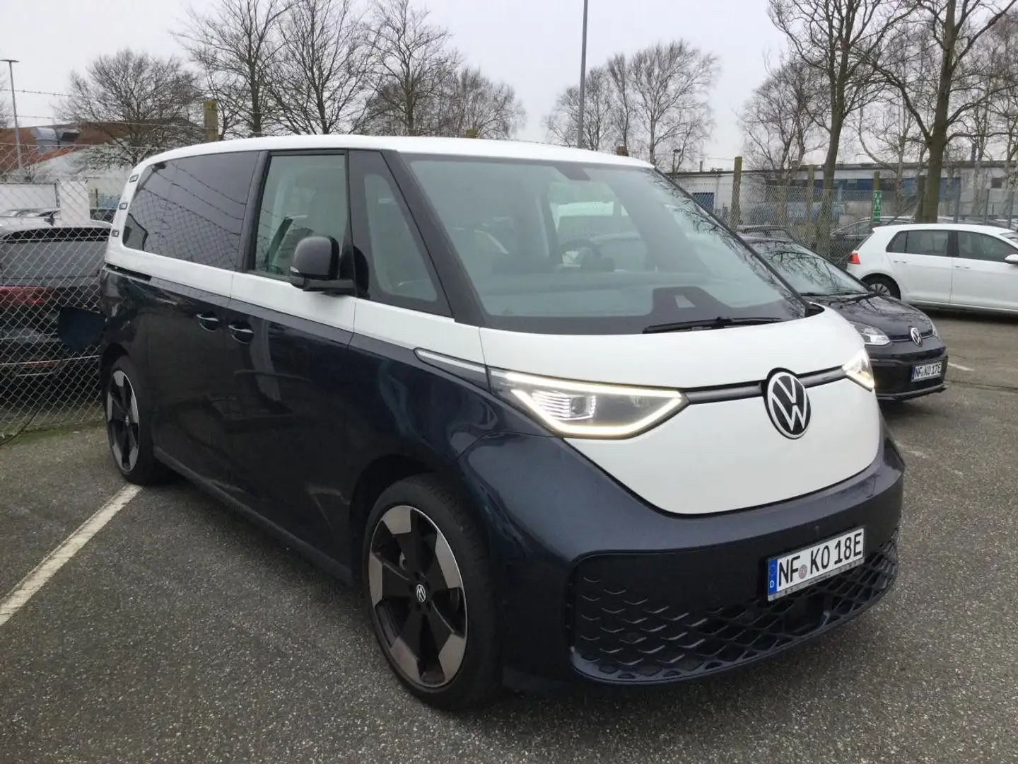 Volkswagen ID. Buzz Pro 77 kWh Matrix AHK Bluetooth Navi LED Синій - 2