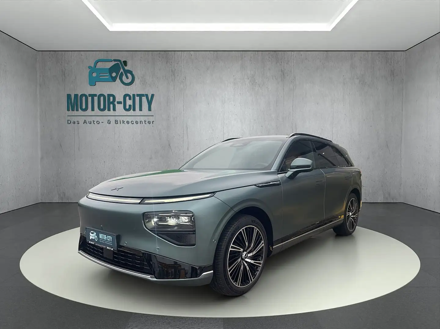 Xpeng G9 AWD Performance Grün - 1