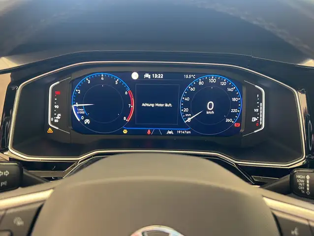 Volkswagen Polo view 4