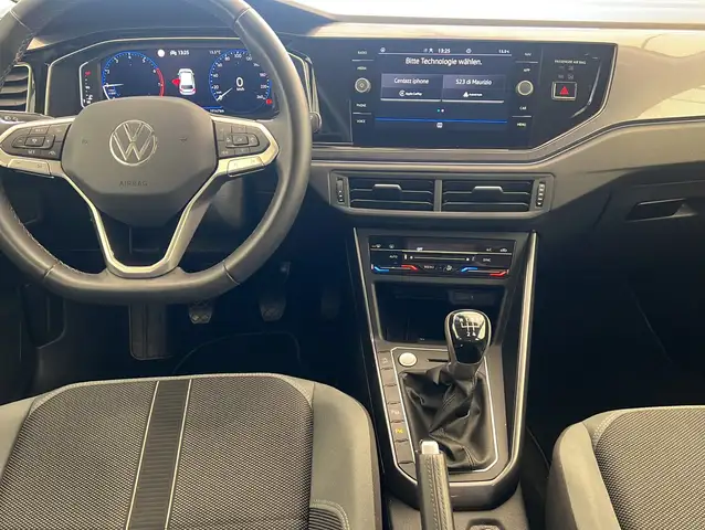 Volkswagen Polo view 3