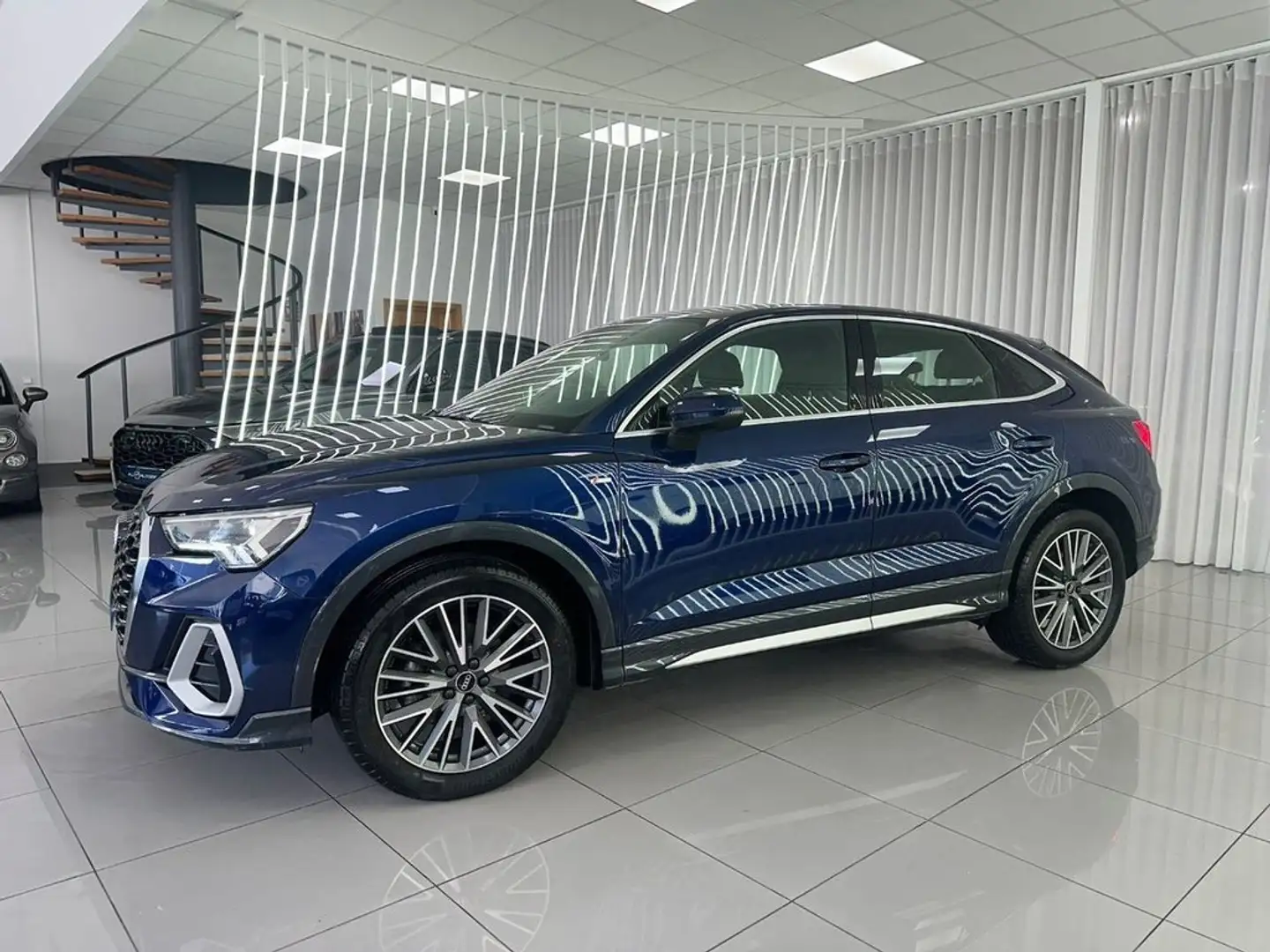 Audi Q3 35 TDI S line S tronic 110kW Azul - 2