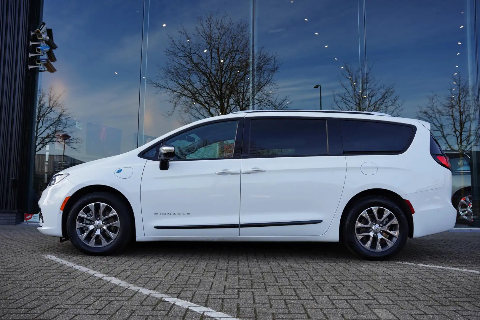 Chrysler Pacifica 3.6 V6 Hybrid / 7 Persoons / Multimedia Blanco - 2