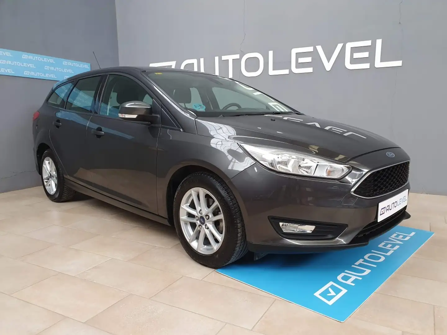 Ford Focus 1.0 Ecoboost Auto-S&S Trend+ 125 Gris - 1