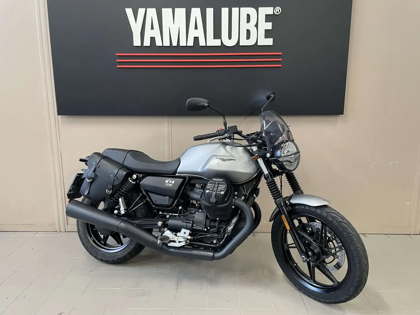 Moto Guzzi V 7 STONE Gris - 1