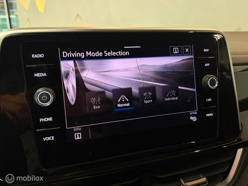 Volkswagen T-Roc 1.5 TSI 3x R-Line Panorama/Black Style/Trekhaak — photo 35