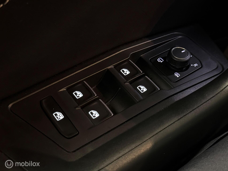 Volkswagen T-Roc 1.5 TSI 3x R-Line Panorama/Black Style/Trekhaak — photo 42