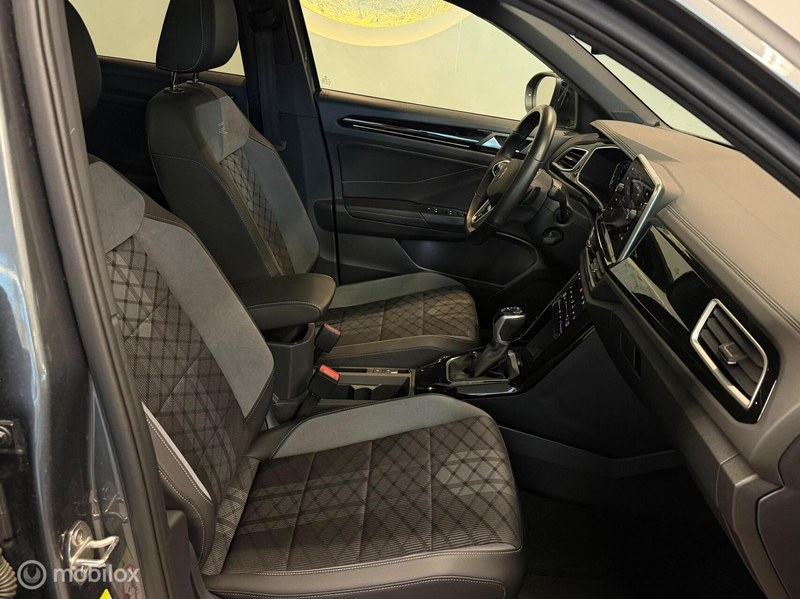 Volkswagen T-Roc 1.5 TSI 3x R-Line Panorama/Black Style/Trekhaak — photo 22
