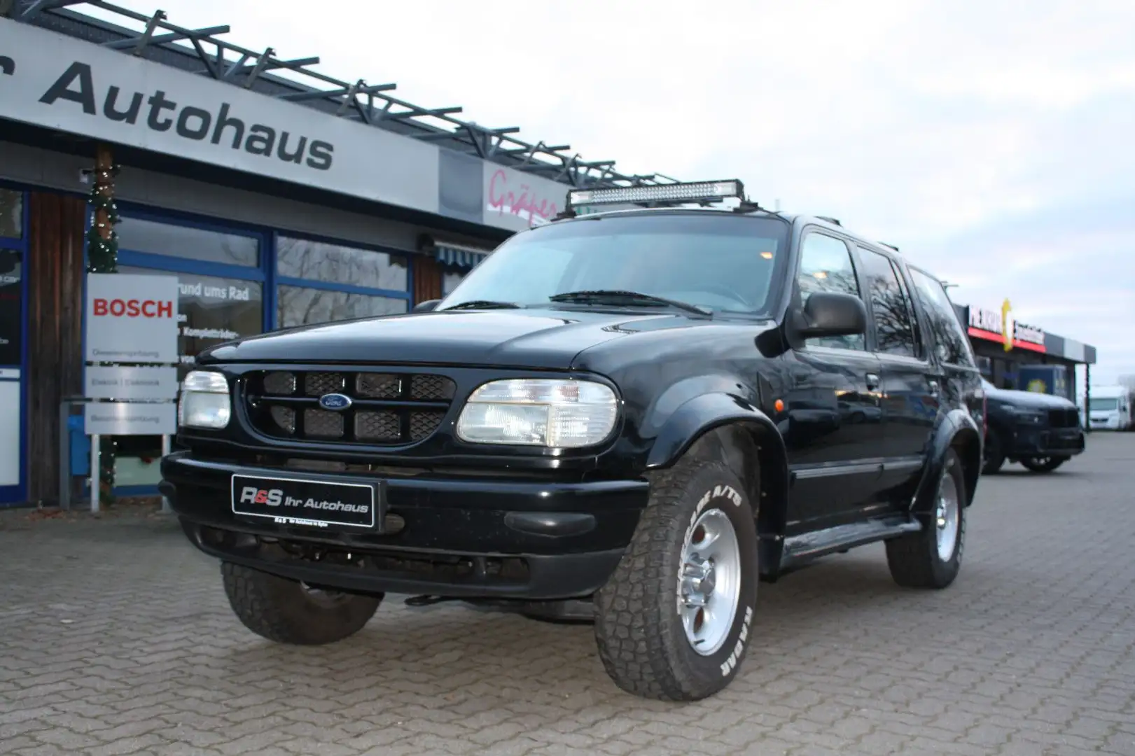 Ford Explorer 4.0 V6 Highclass Schwarz - 1