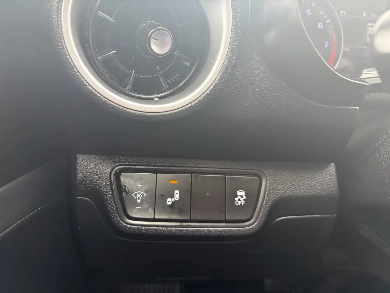Kia Forte снимка Kia Forte