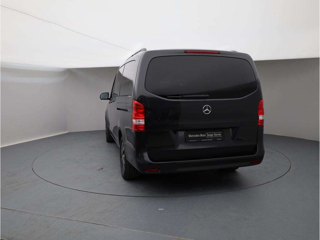 Mercedes-Benz V 220