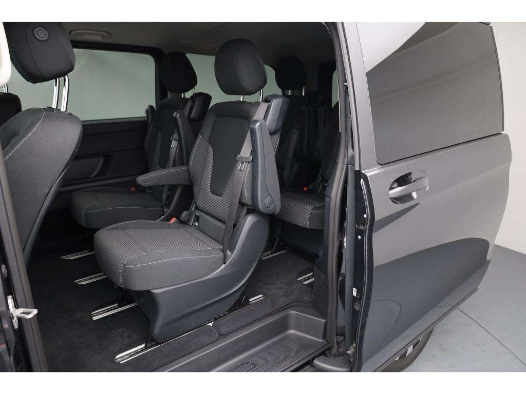Mercedes-Benz V 220
