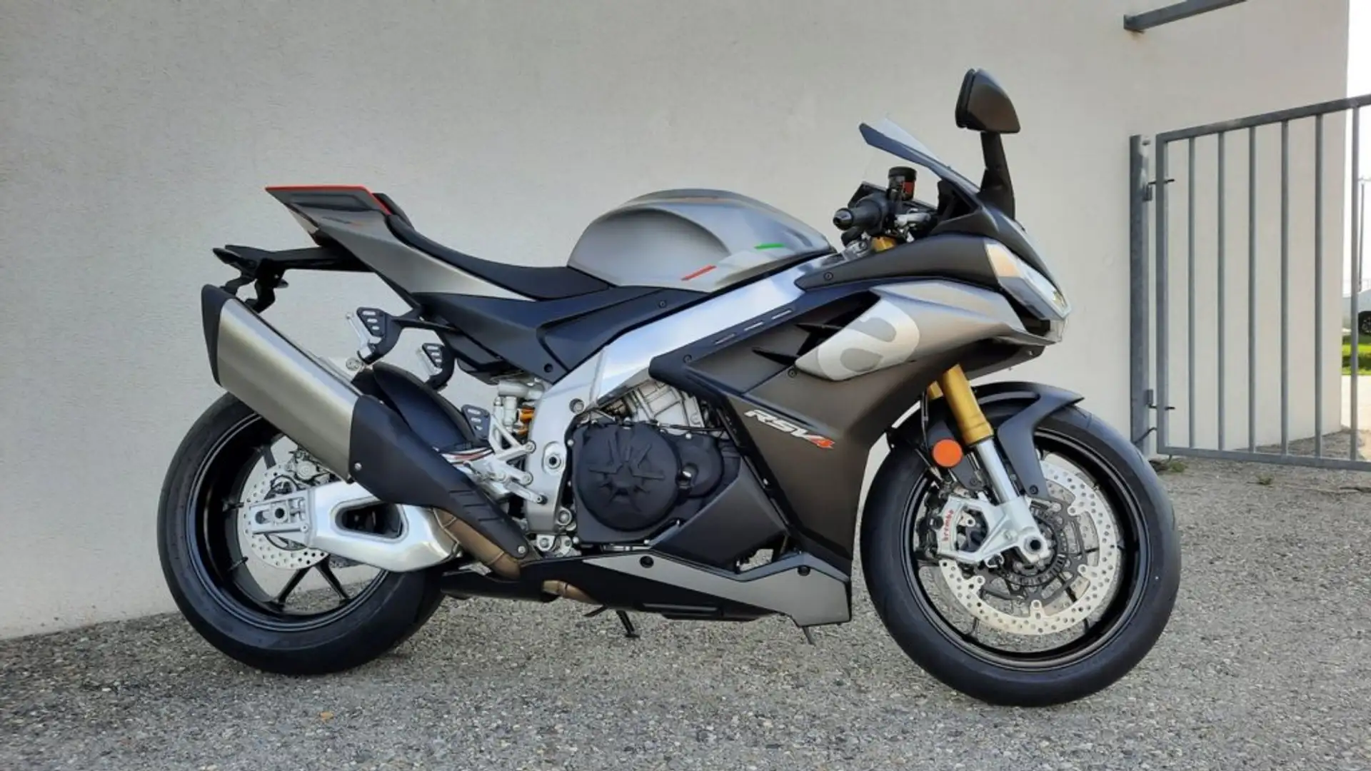 Aprilia RSV4 1100 E5 Schwarz - 2