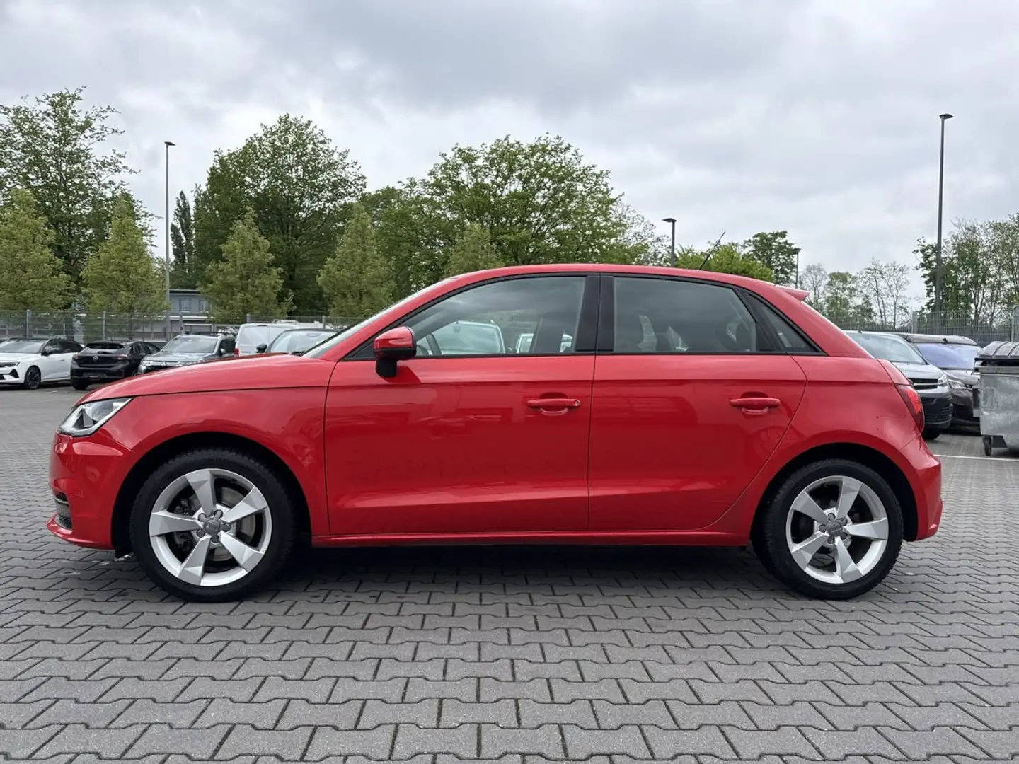 Audi A1 Sportback 1.4 TFSI *S-Line Exterieur/PDC* Rouge - 2