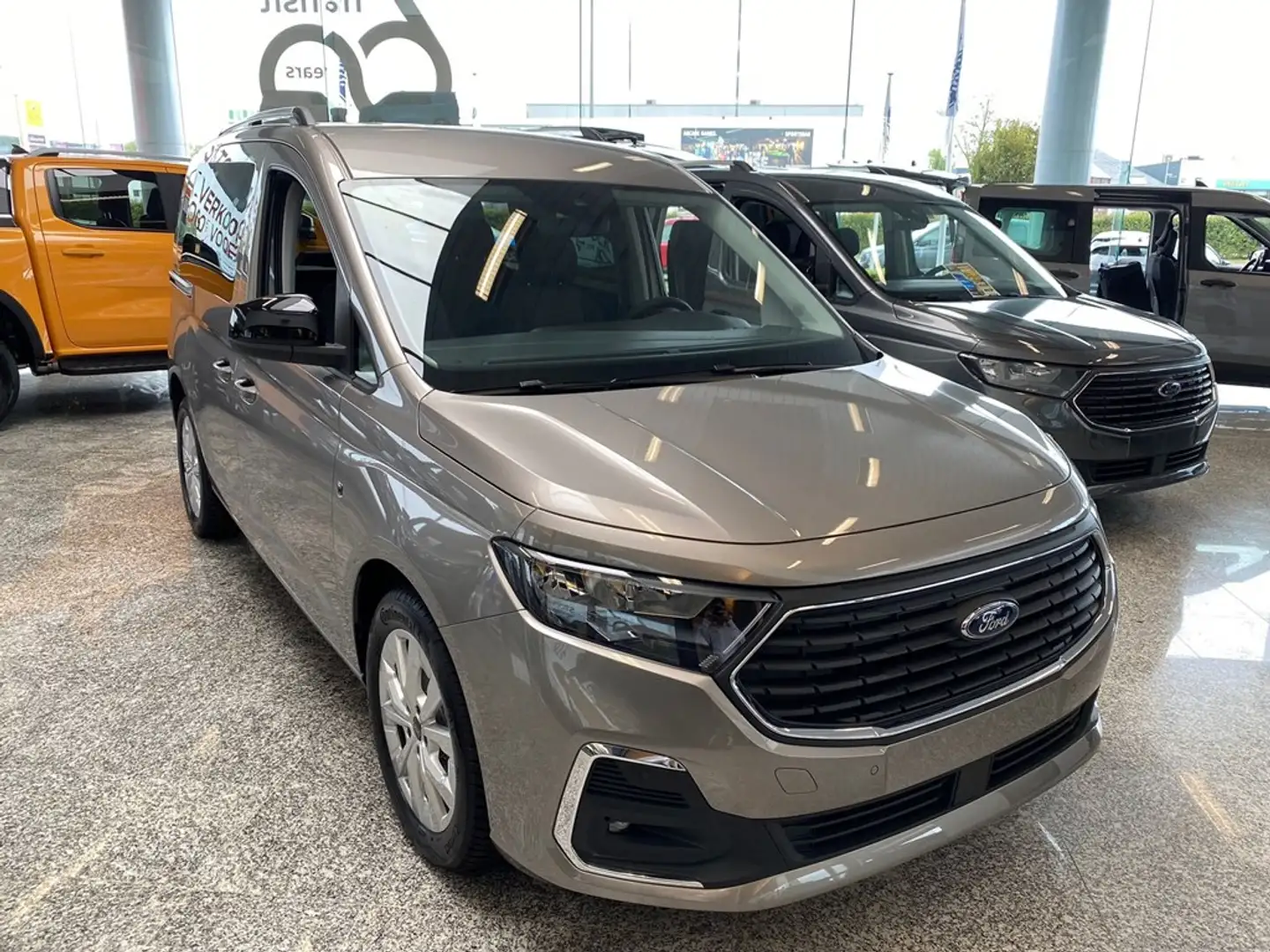 Ford Tourneo Connect Titanium Beige - 2