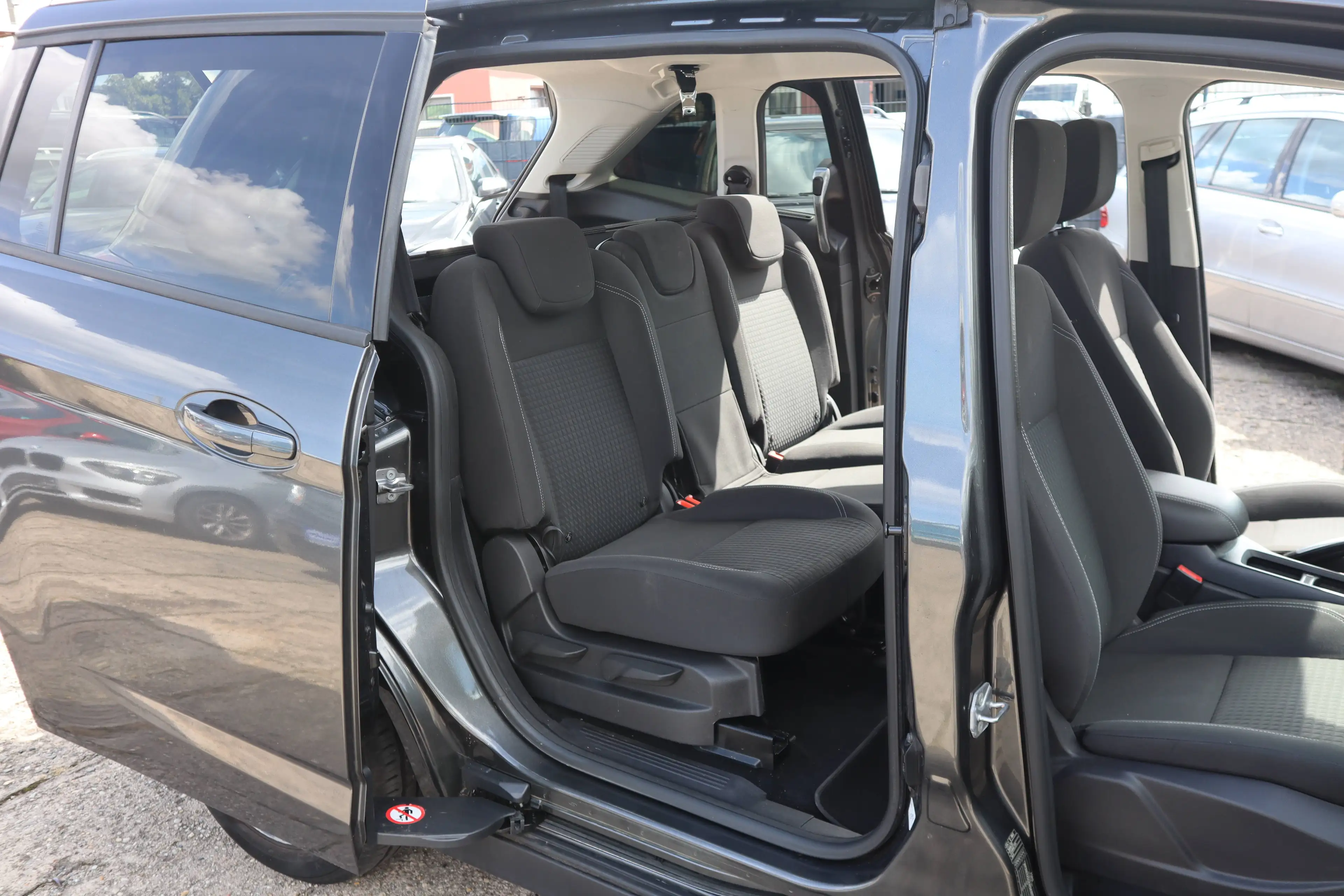 Ford Grand C-Max Business Edition — photo 12